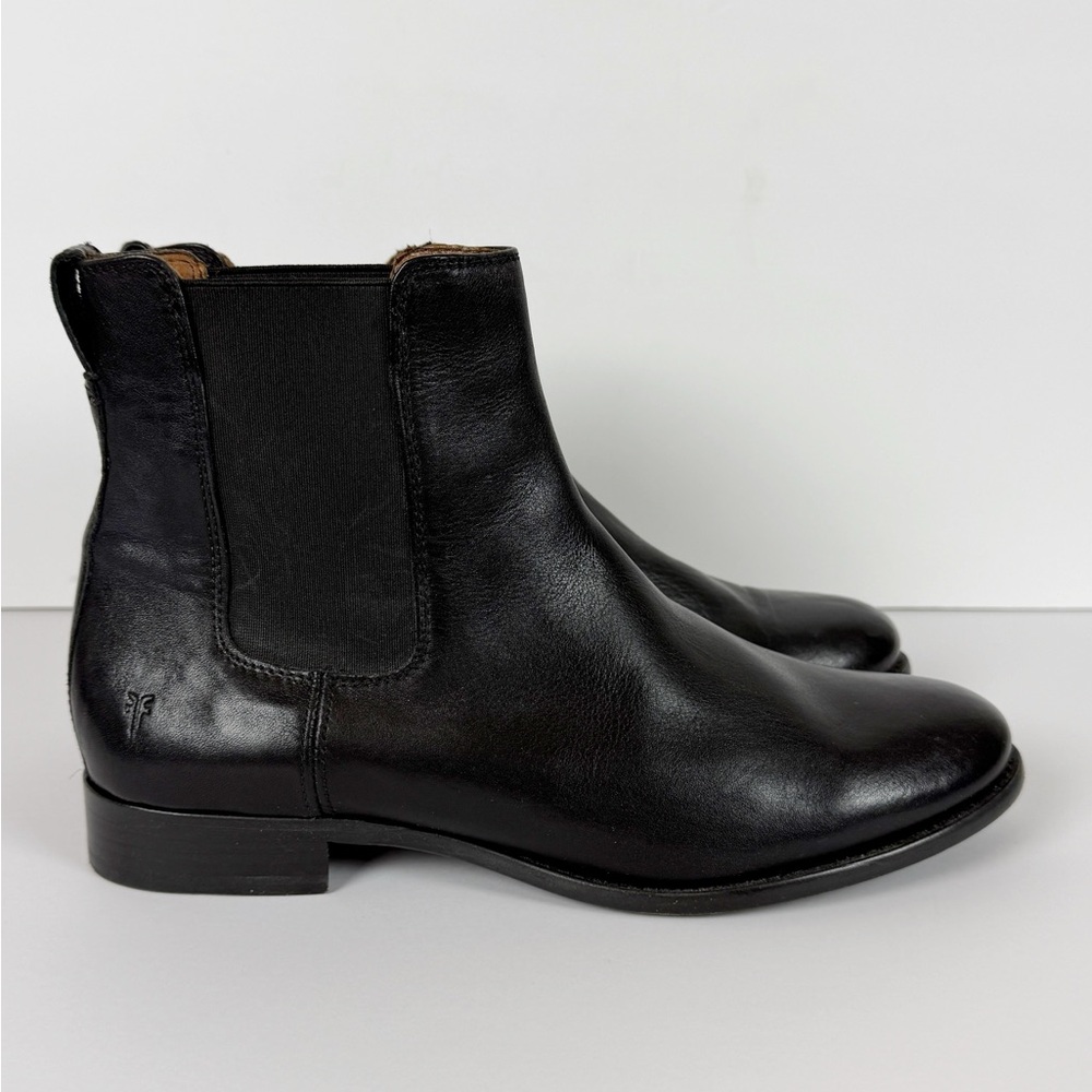 Women’s Frye Black Leather Carly Chelsea Boots 10b (fit like 9 1/2 )